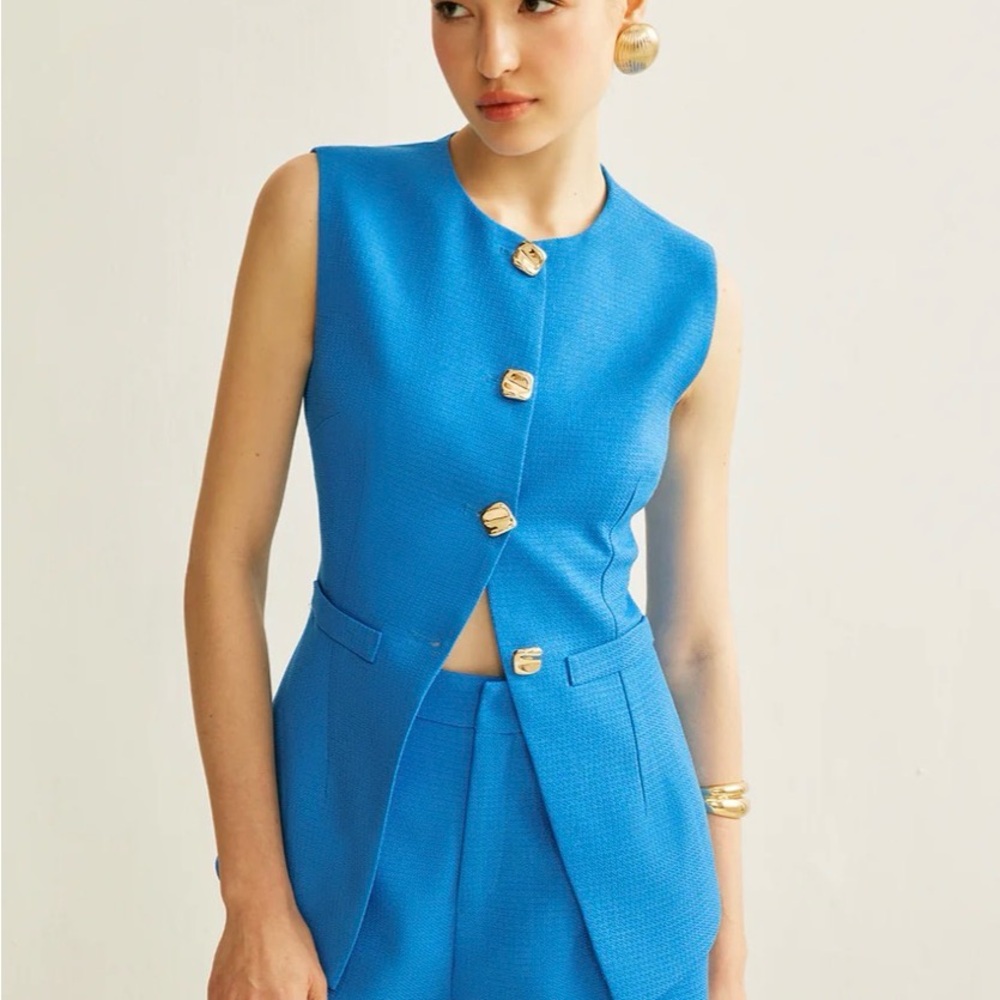 Commense Blue Sleeveless Buttoned Top
